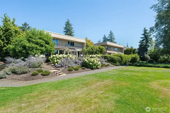 The shared community lawn that borders the property adds a rare sense of openness and breathing room that private lots simply can't replicate — a park-like setting right at the back garden's edge.