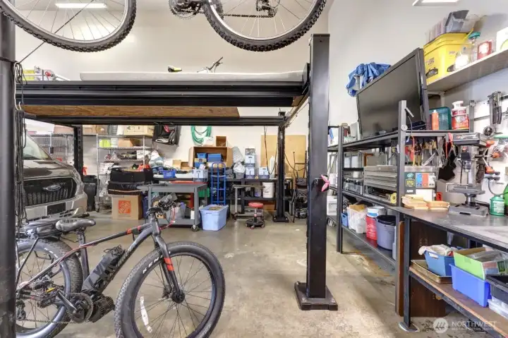 Car lift and workspace