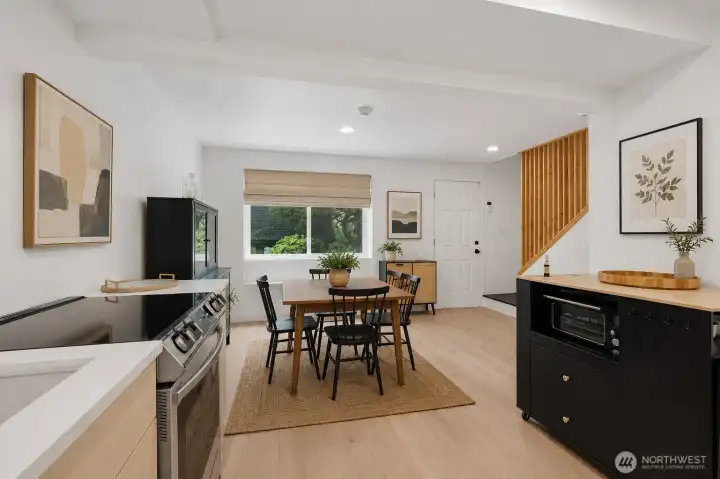 Virtual Staged Dining/Kitchen