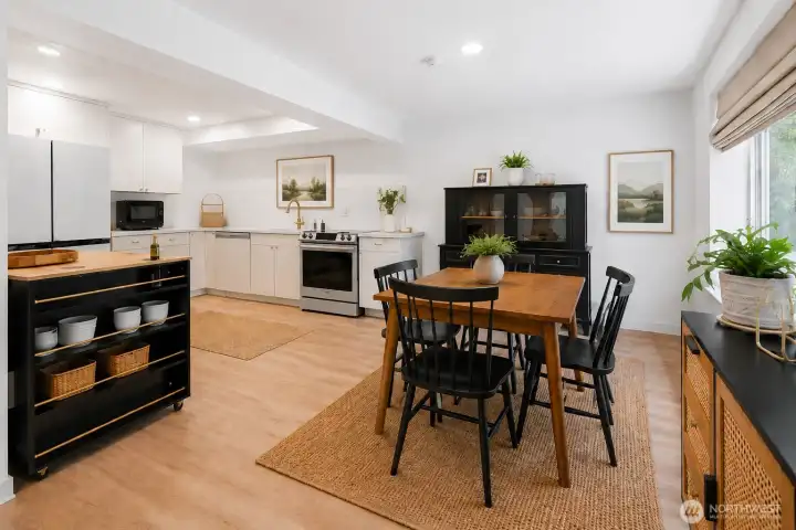 Virtual Staged Dining/Kitchen