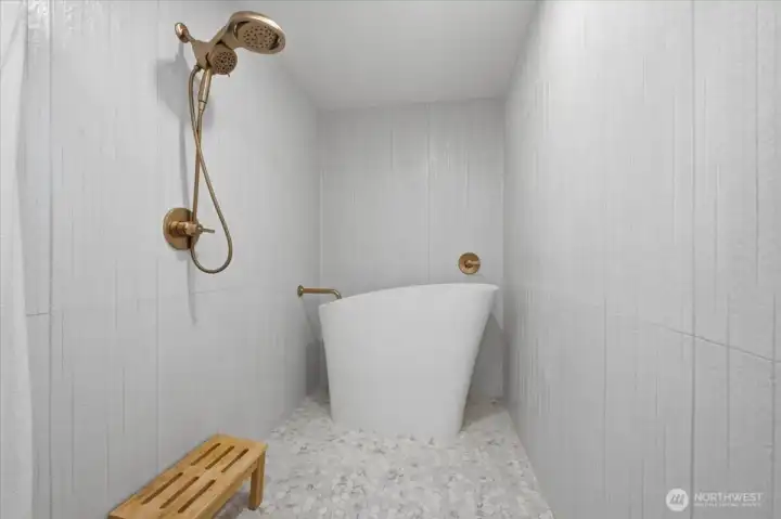 Primary Bath w/ Luxurious shower and soaking tub.