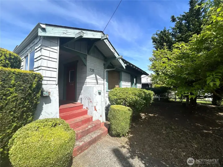 Cute covered porch off front entry - just waiting for your vision!