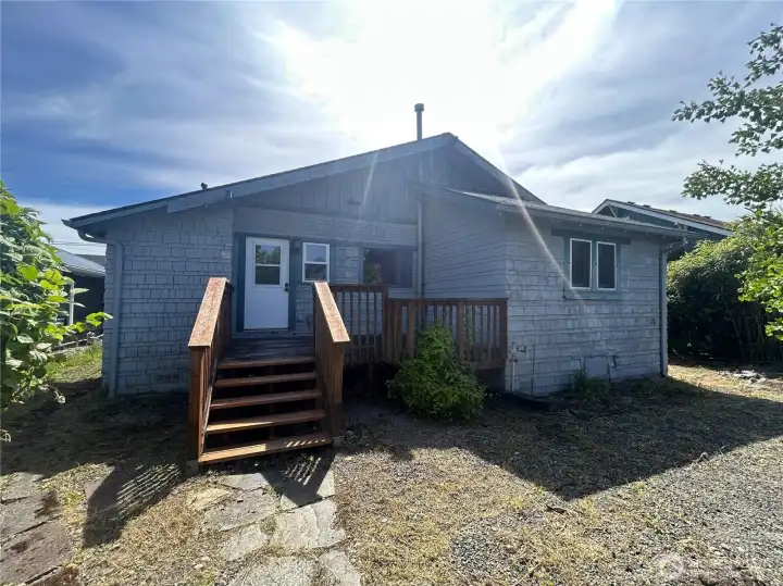 Charming home in a sweet neighborhood. Don't miss out!