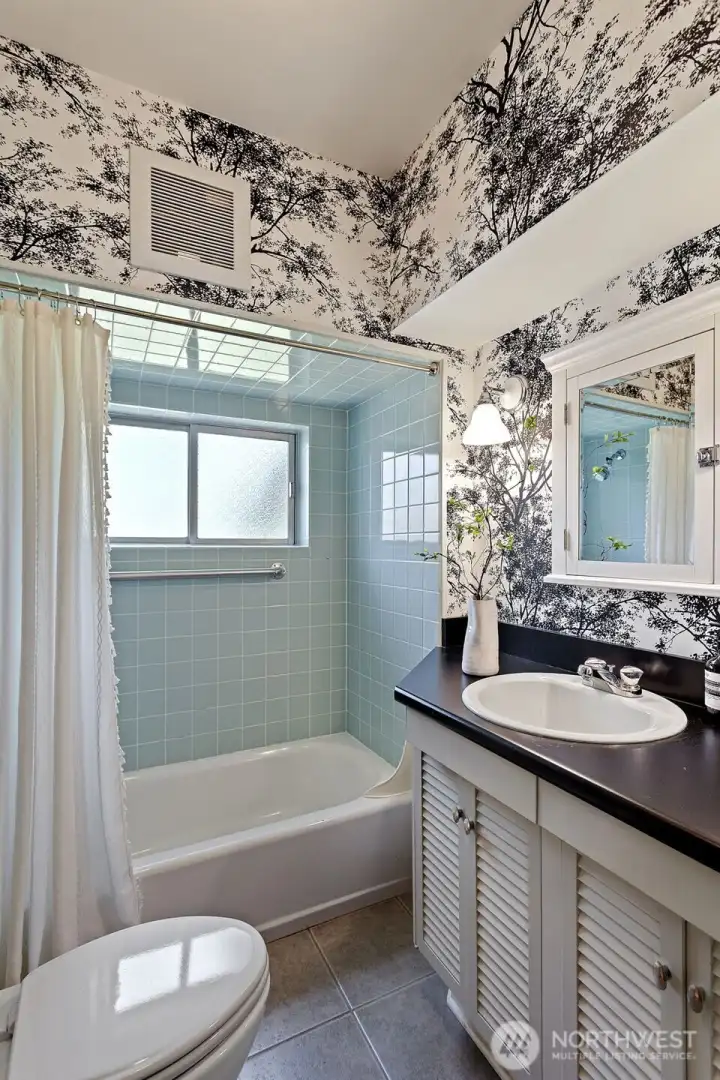 Full bath on the main floor.