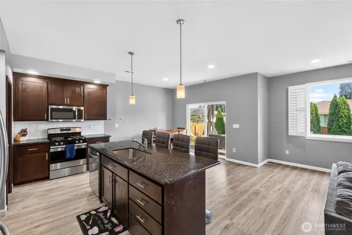 Granite counter tops, natural gas range. Granite counter tops, natural gas range.