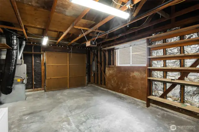 Roomy garage!