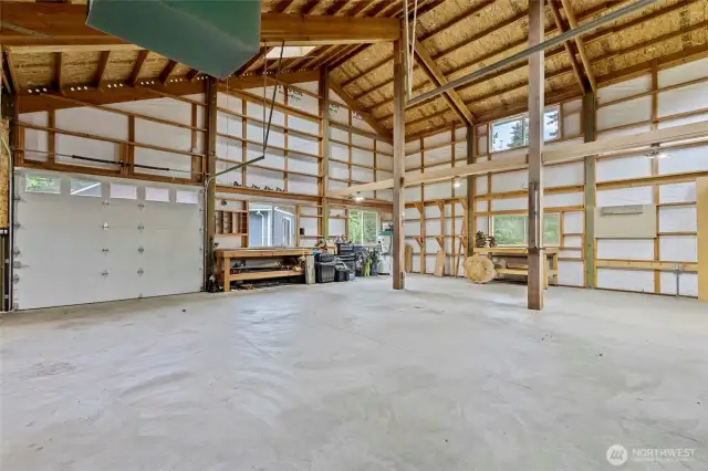 What would you do with this shop? Build? Create? Fix your car? Endless possibilities.