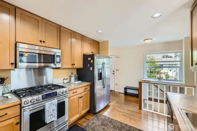 Plenty of space for guests to hang out in the kitchen during those summer dinner parties!