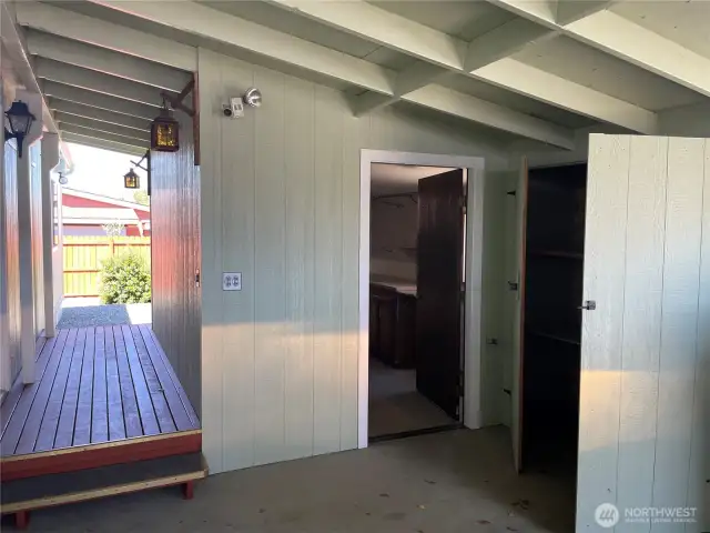 Carport w/ extra room and extra storage