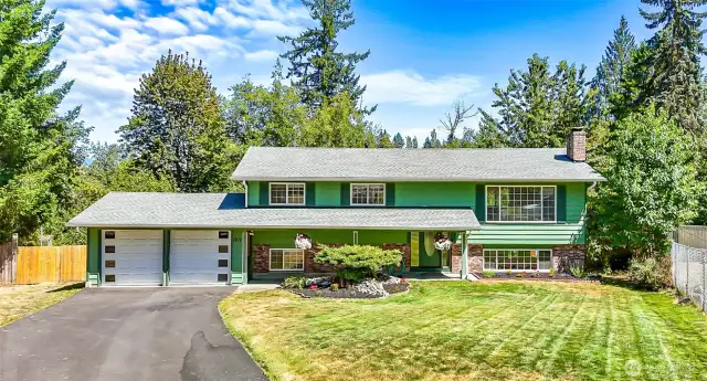 Commanding Mid*Entry Home sits Proudly on a .36 Level Lot in Lake Stevens~Take the Tour~Impressive Both Inside & Out~