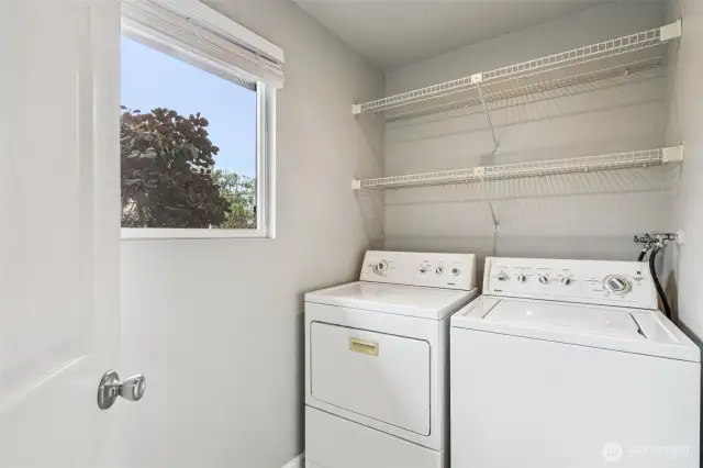 Full Size w/d - Seperate Laundry Room