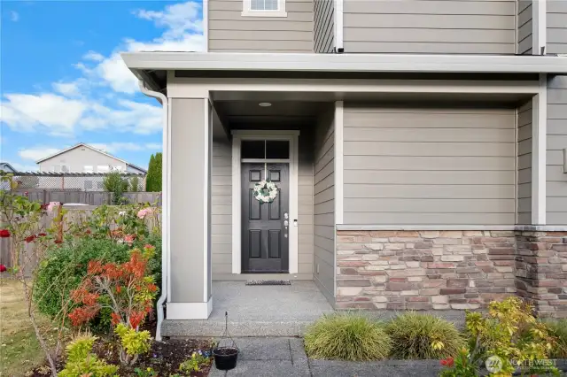 Covered front entry way!
