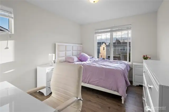 Secondary bedroom w/ Walk in closet!
