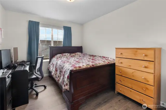 Secondary bedroom w/ walk in closet!