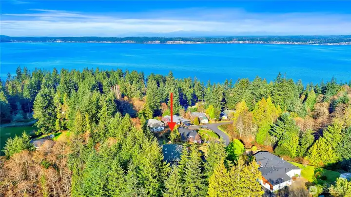 Perched atop a bluff for fabulous Saratoga Passage & mountain Views!