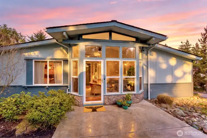 Additional 156 SQ FT Sunroom!