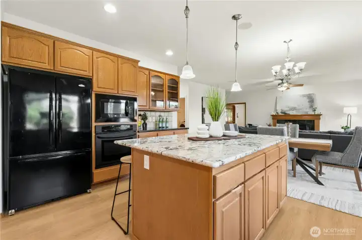 Massive entertaining island ideal for hosting & everyday living.