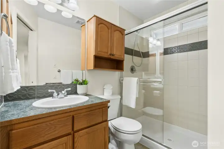 Upstairs full bathroom