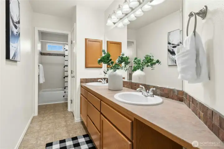 Upstairs full bathroom