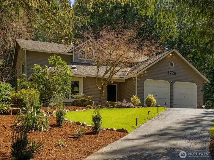 Stunning home in desirable Ridge at Pine Lake community. You'll want to see this home!!