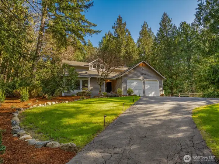 Turn-key home in desirable Ridge at Pine Lake community. You'll want to see this stunning home and grounds. Turn-key home in desirable Ridge at Pine Lake community. You'll want to see this stunning home and grounds.