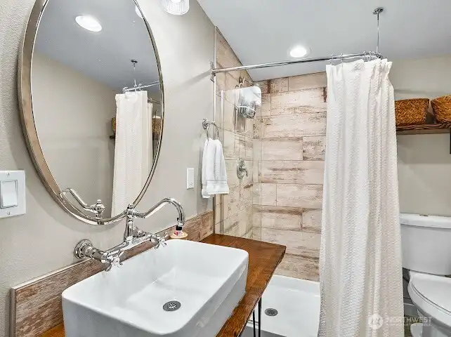 3/4 bath with tiled shower