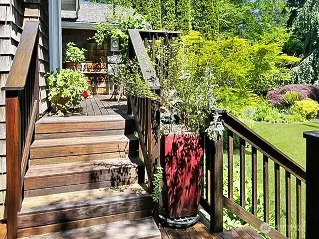 Well cared for Ironwood deck.