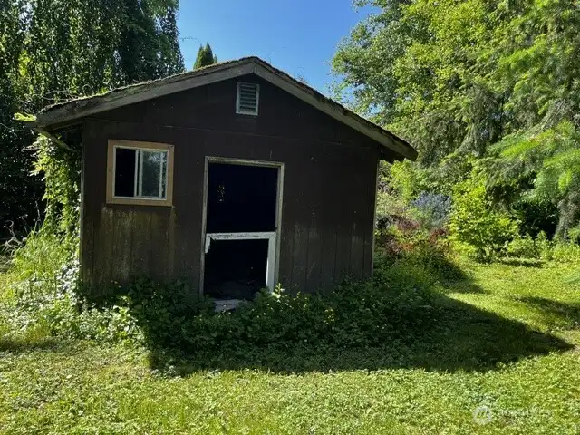 Front of older outbuilding.