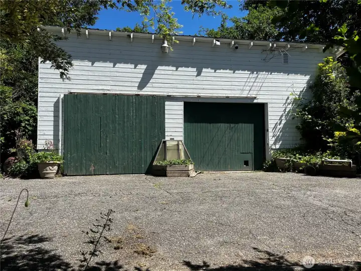 Garage.