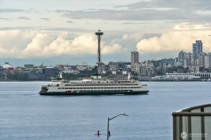 Take in a stunning view of the Space Needle and downtown from the lanai. Just a short stroll brings you to the West Seattle Water Taxi, making it easy to head downtown and catch the Mariners or Seahawks live in person.