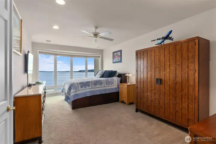 Moving into the Primary Suite, you’ll be greeted by nearly floor-to-ceiling windows that frame breathtaking views of the Olympic Mountains and Puget Sound, with the ever-moving Ferries adding a dynamic touch to the scenery. Imagine waking up each day to this stunning panorama!