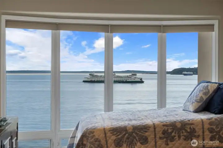 In the Primary Suite, you’ll be greeted by nearly floor-to-ceiling windows that frame breathtaking views of the Olympic Mountains and Puget Sound, with the ever-moving Ferries adding a dynamic touch to the scenery. Imagine waking up each day to this stunning panorama!