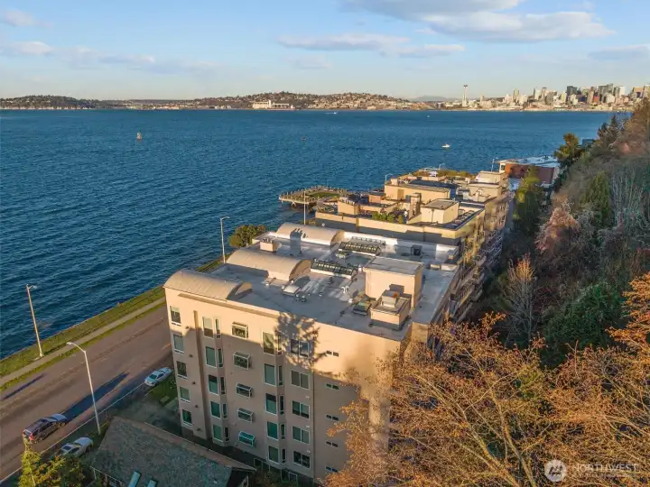Enjoy sweeping views of Puget Sound and Elliott Bay, the Olympic Mountains, the Space Needle, and the vibrant Seattle skyline. Take the water taxi downtown to catch a game or enjoy an evening out—no driving or parking required.