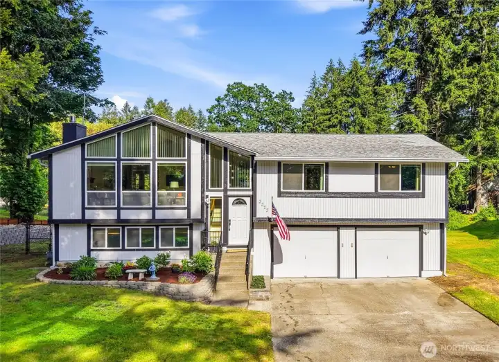PNW Contemporary beautifully updated split level home