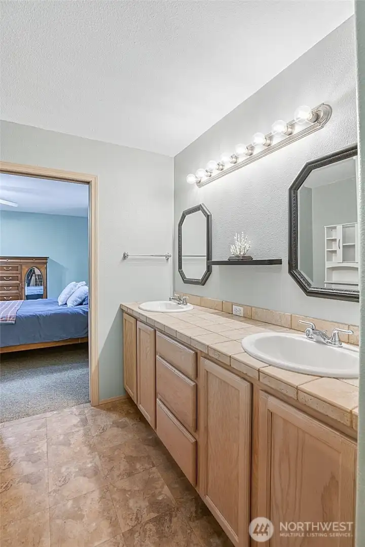 Primary Ensuite - Dual Sinks Primary Ensuite - Dual Sinks