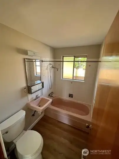Unit 1008 Bath