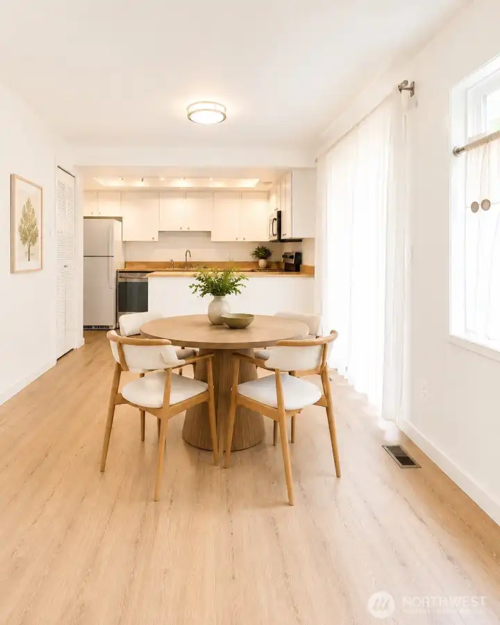 Virtual staging eating area