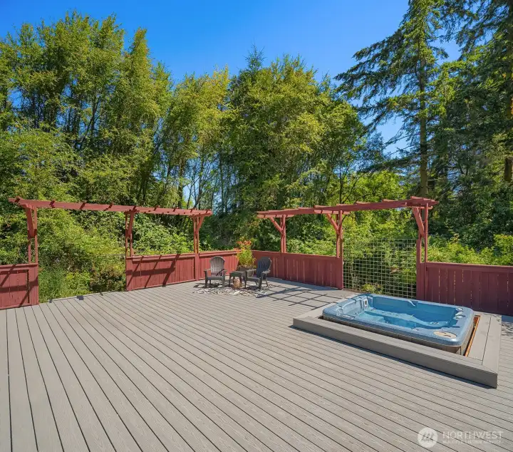 724sqft brand new Trex deck. 724sqft brand new Trex deck.
