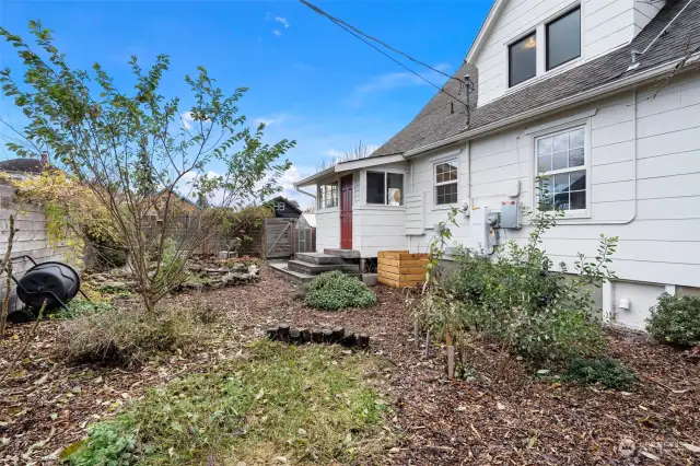 Gardeners paradise! This yard has been turned into a native pollinator habitat.