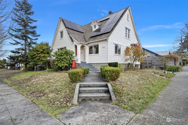 This home is hit with East, South and West light throughout the day. A major win in the dark months.