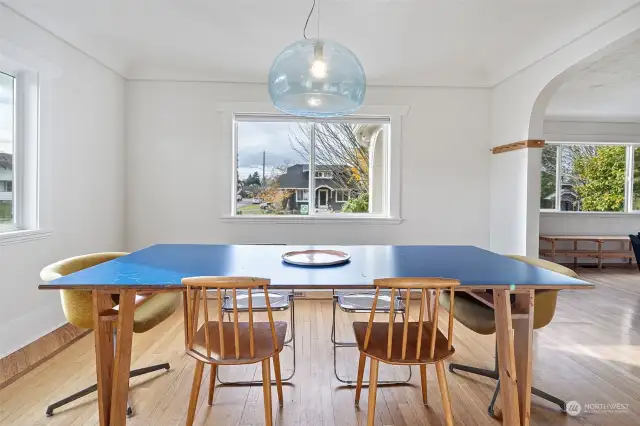 A dining room big enough to fit the whole gang!