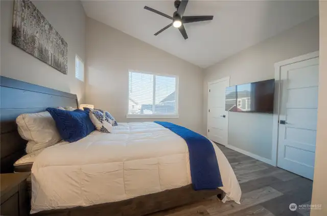 The King room is decorated with relaxing navy blues and cool, coastal grays. A large picture window overlooks the landscaped common area below. Two large walk-in closets include one with a locking door for the owners and another with a full-sized dresser for guests.