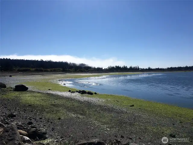 4000' of community beach