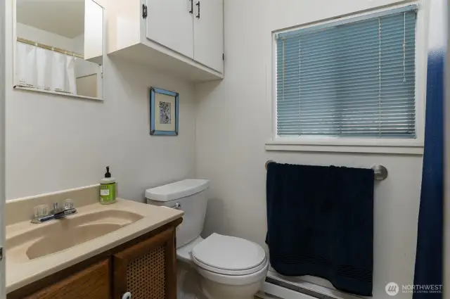 Full bath just off primary bedroom