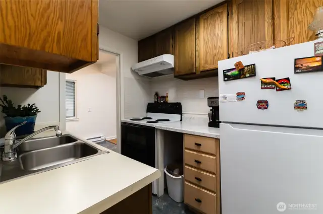 Oven, refrigerator and dishwasher stay!