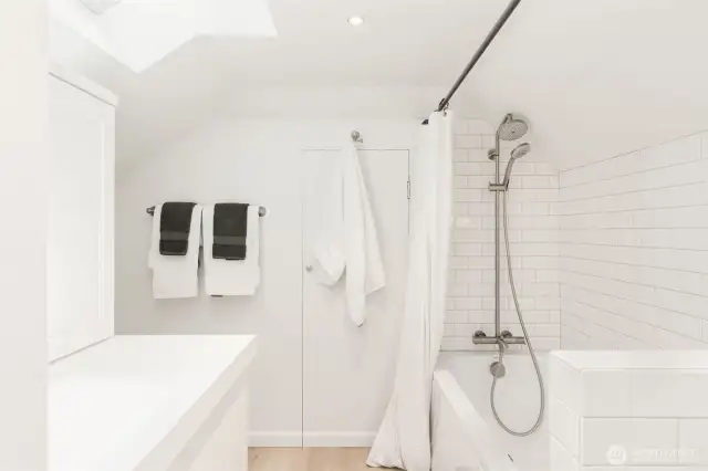 The primary bath tub/shower.