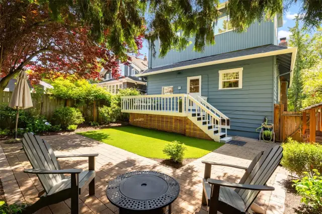 This back yard is such a quiet oasis- great for summer evenings.
