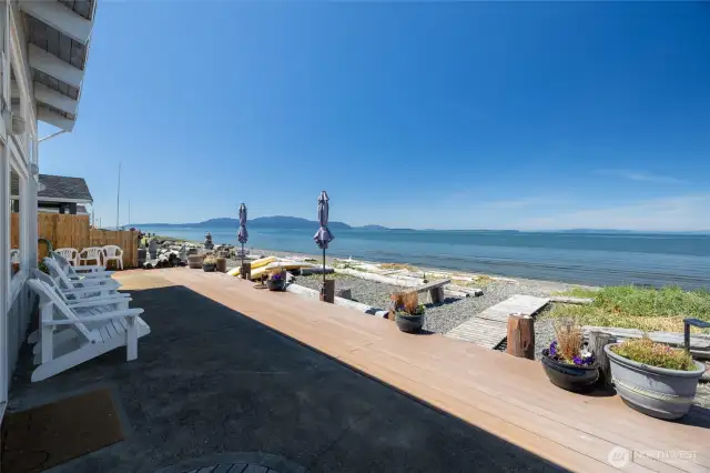 West facing no bank salt waterfront home.