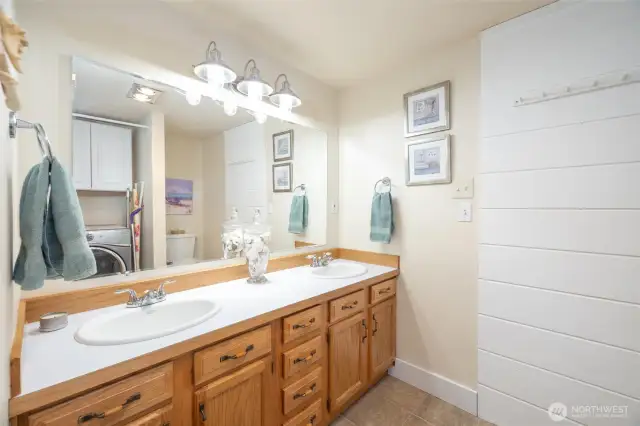Main house 1/2 bath off nook.