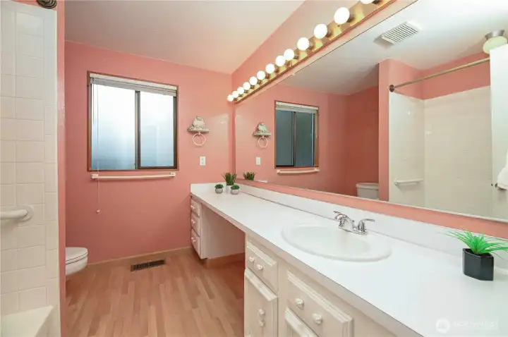 Main full bath.